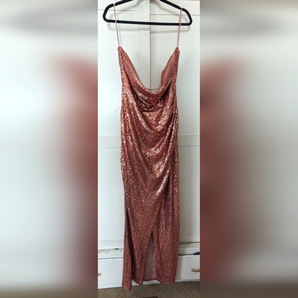 NEW WITH TAGS 3X Fashion Nova Gown